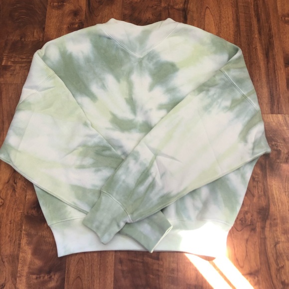 Aritzia Tops - Aritzia Wilfred Free Green Tye-Dye Sweatshirt